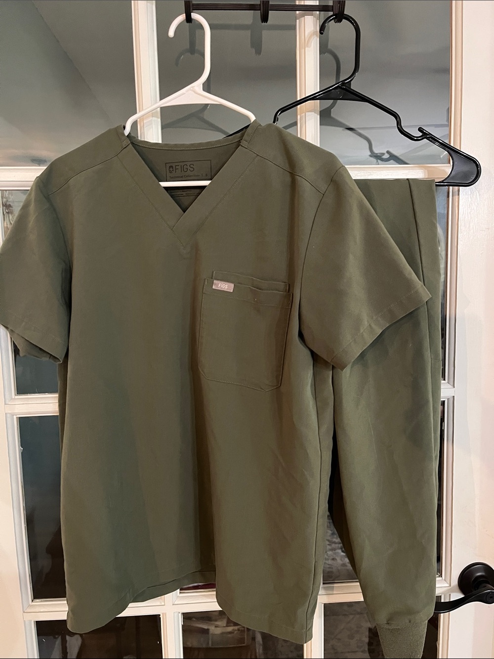 Figs Olive Scrub Set with Drawstring Jogger Pants Mens